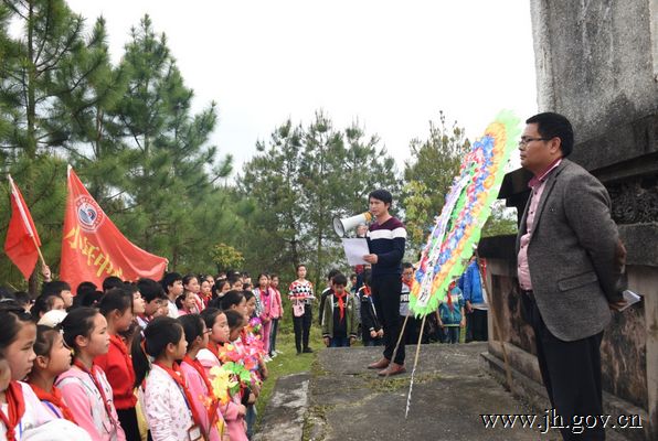 小圩乡中心小学祭扫革命烈士墓,缅怀革命先烈_乡镇动态_江华瑶族自治