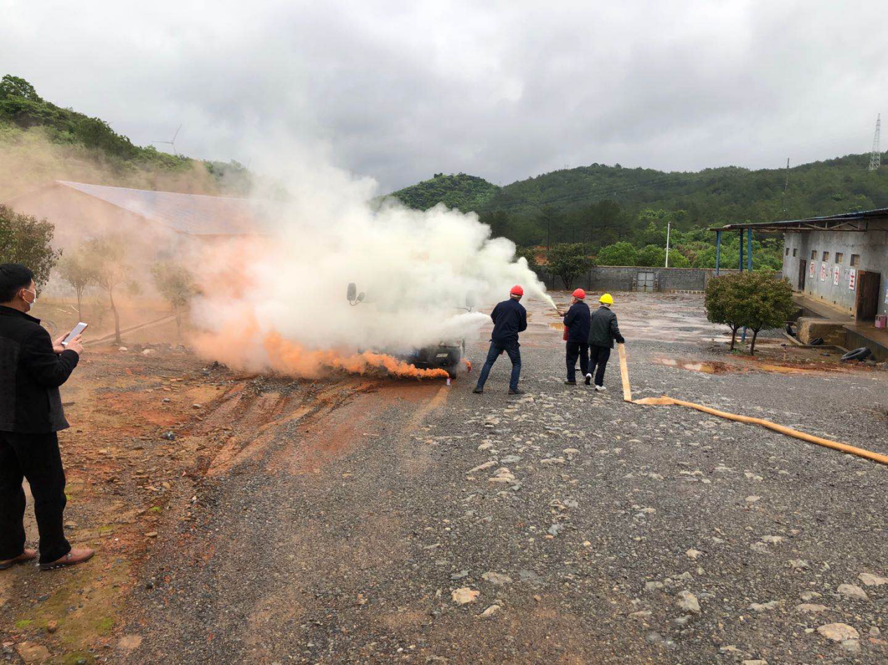 江华县弘华烟花爆竹销售有限公司组织开展消防演练